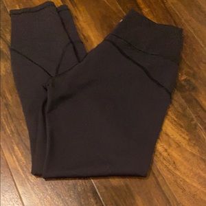 Lululemon In Movement Leggings 25” size 8 Black